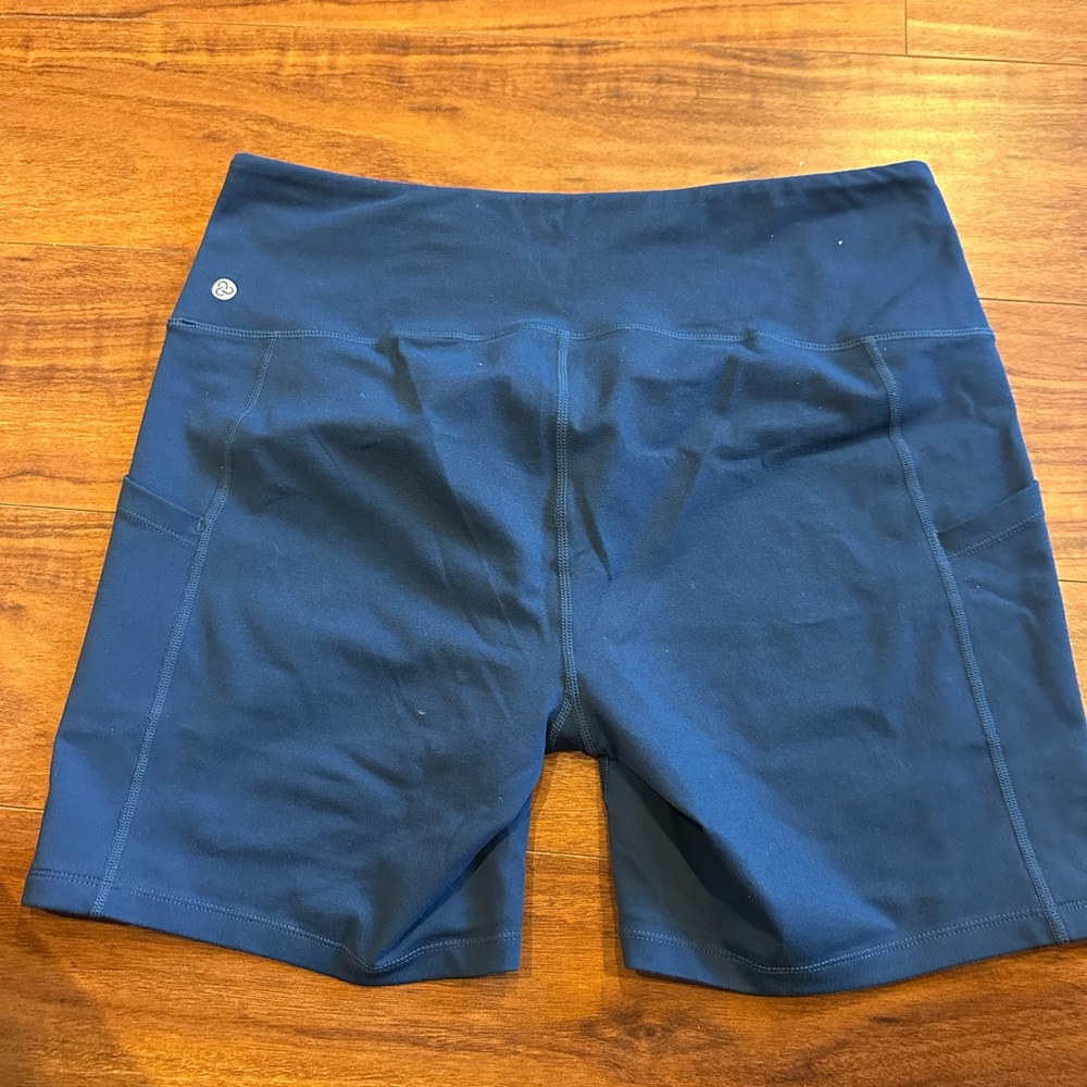 Women’s Navy Zella Bike Shorts w/ pockets, Size XL